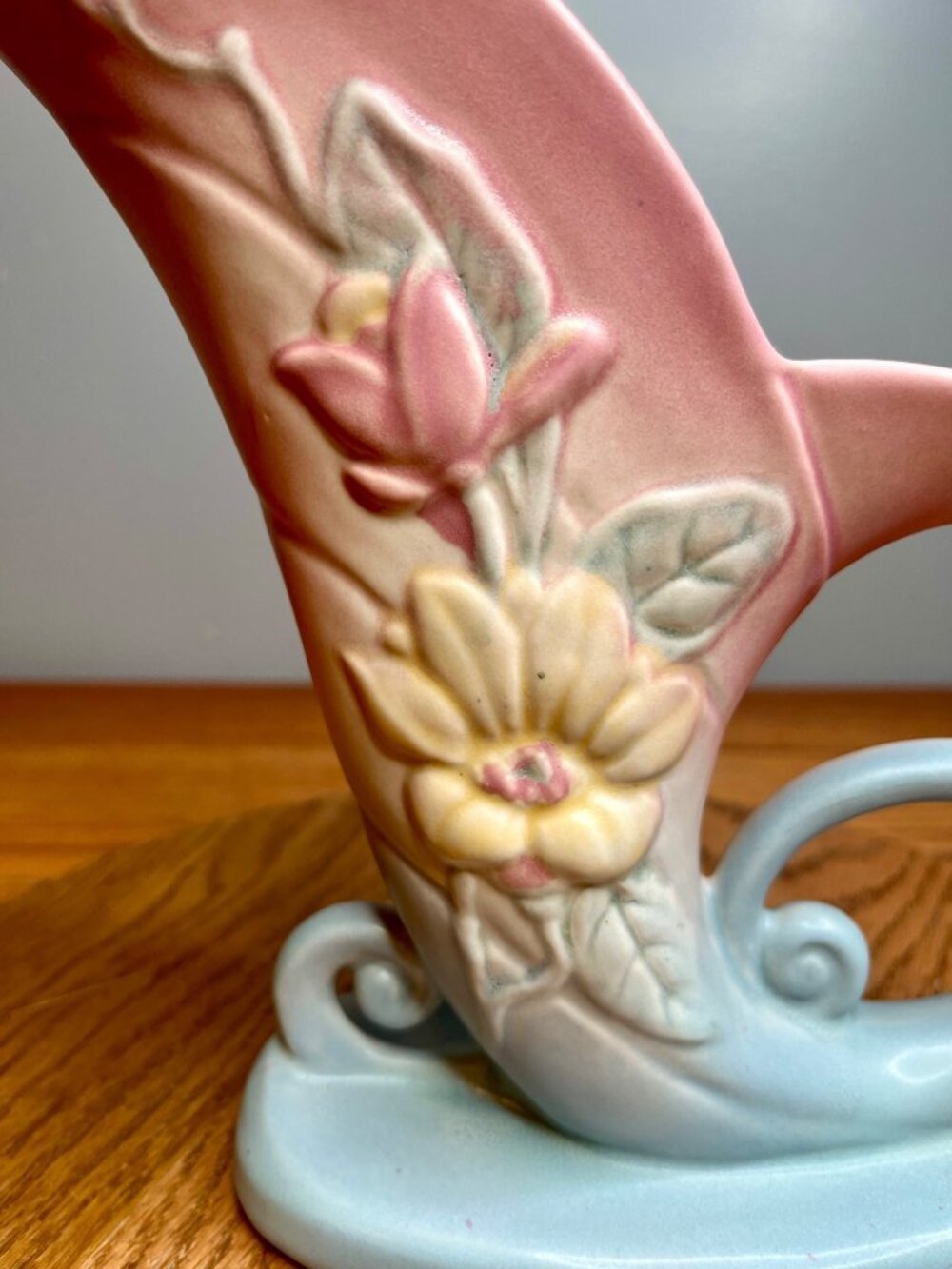 Hull Pink/Blue Floral Cornucopia Vase 8 1/2" USA-19 Matte Art Pottery - Picture 4 of 11